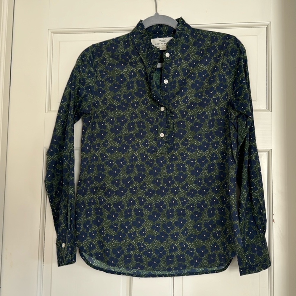 Birds of Paradise by Trovata green and navy floral long sleeve blouse size XS